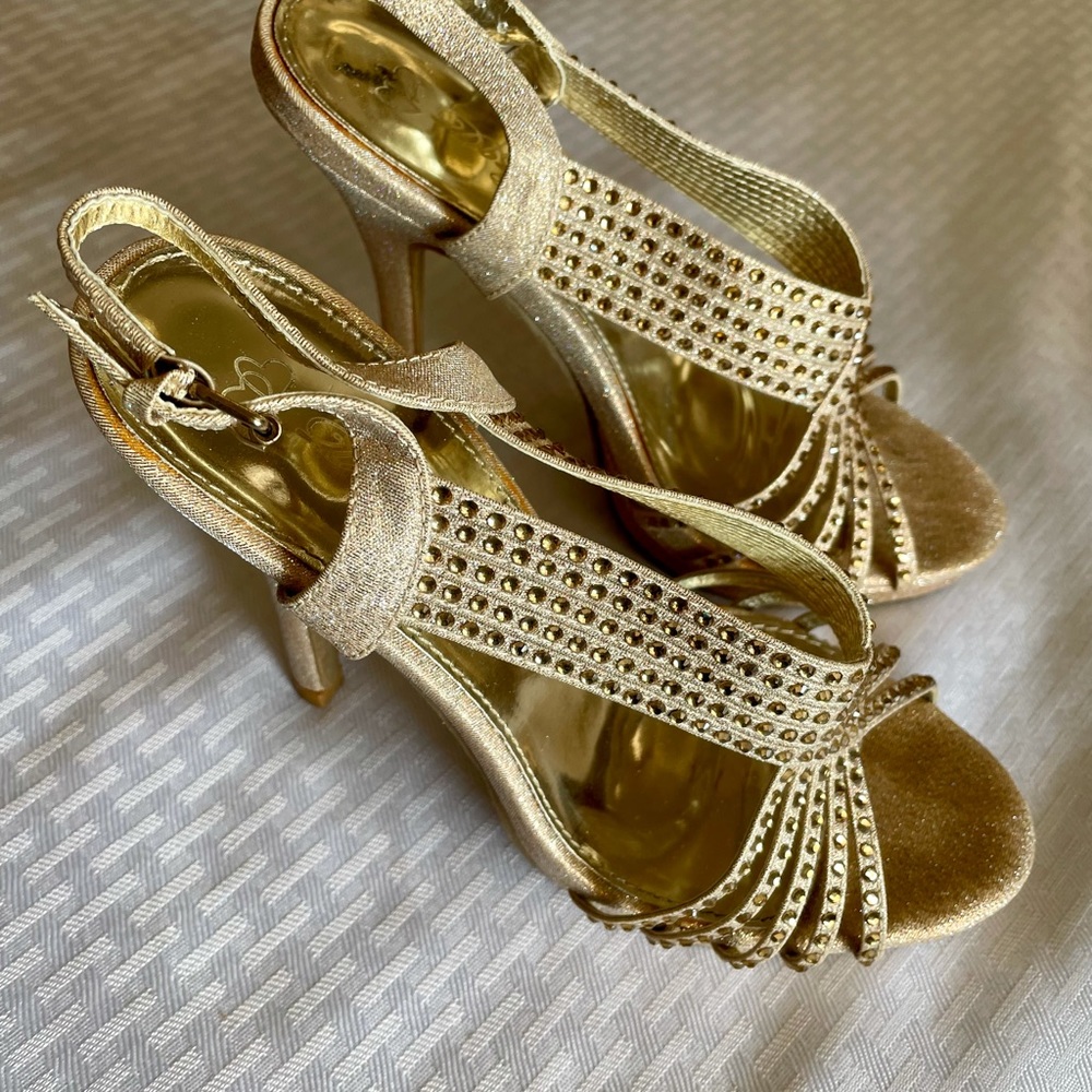 Golden dress heals.